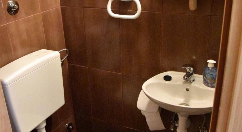 Hostel Kvarner- Private Rooms & Dorms Rijeka Phòng bức ảnh