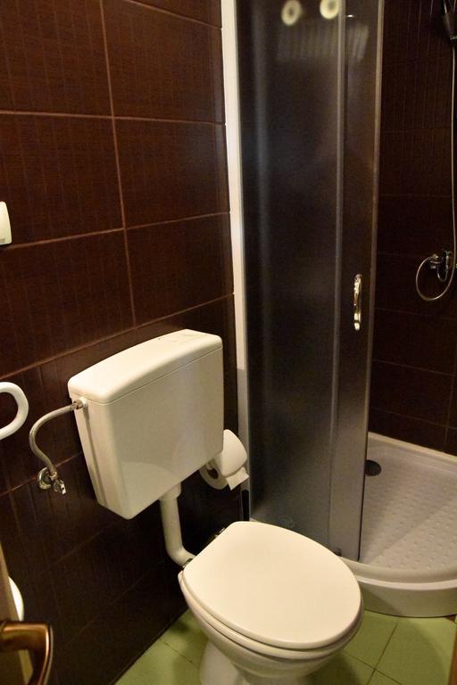 Hostel Kvarner- Private Rooms & Dorms Rijeka Phòng bức ảnh