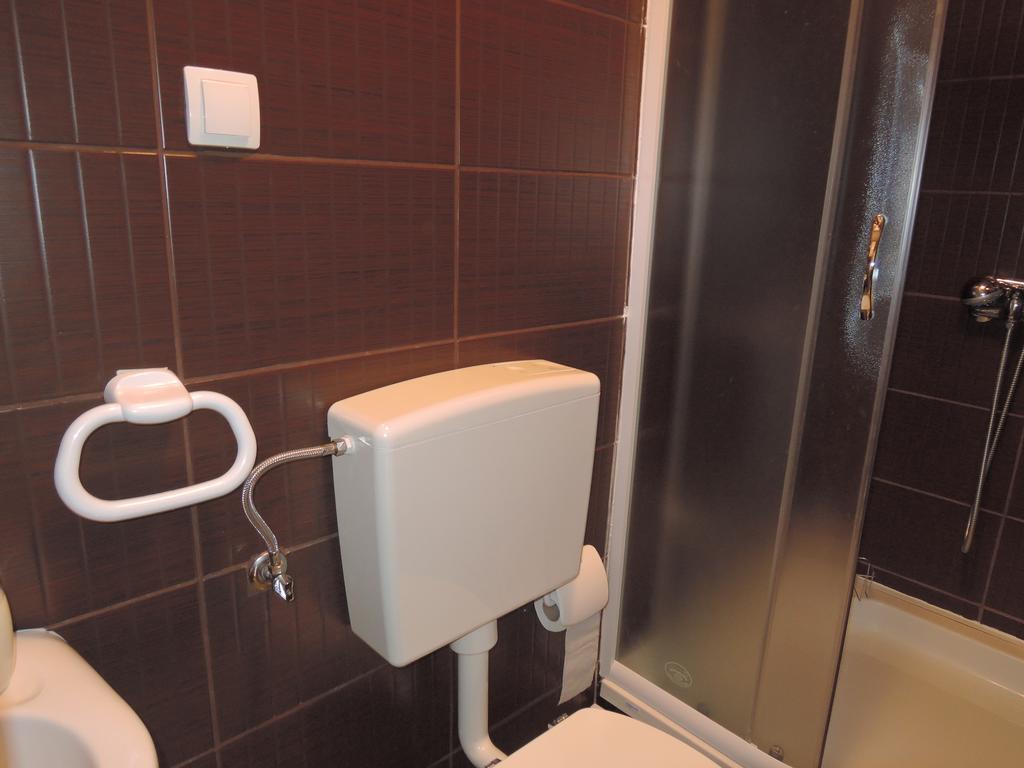 Hostel Kvarner- Private Rooms & Dorms Rijeka Ngoại thất bức ảnh