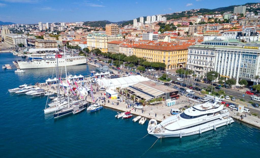 Hostel Kvarner- Private Rooms & Dorms Rijeka Ngoại thất bức ảnh